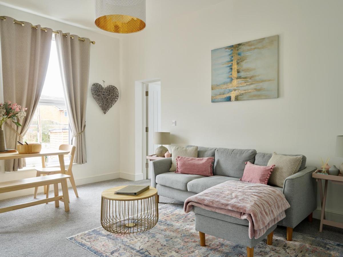 Curb Properties - Super 2 Bed Apartment 5 Min From Town Centre Cheltenham Ngoại thất bức ảnh